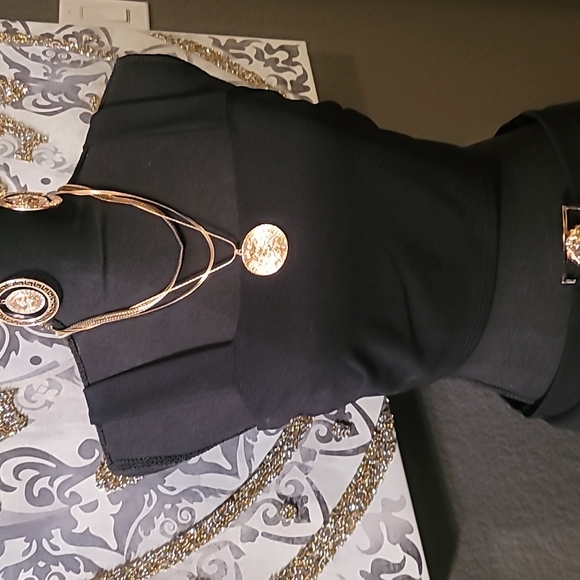 In Excellent Condition 2PC Set (REPOSHING) - Picture 3 of 7